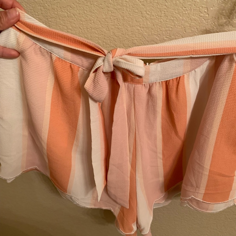 Peach and cream colored zip up shorts with added belt. Brand new never worn.